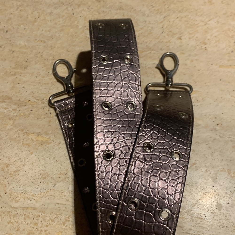 Silvery crossbody strap in great condition